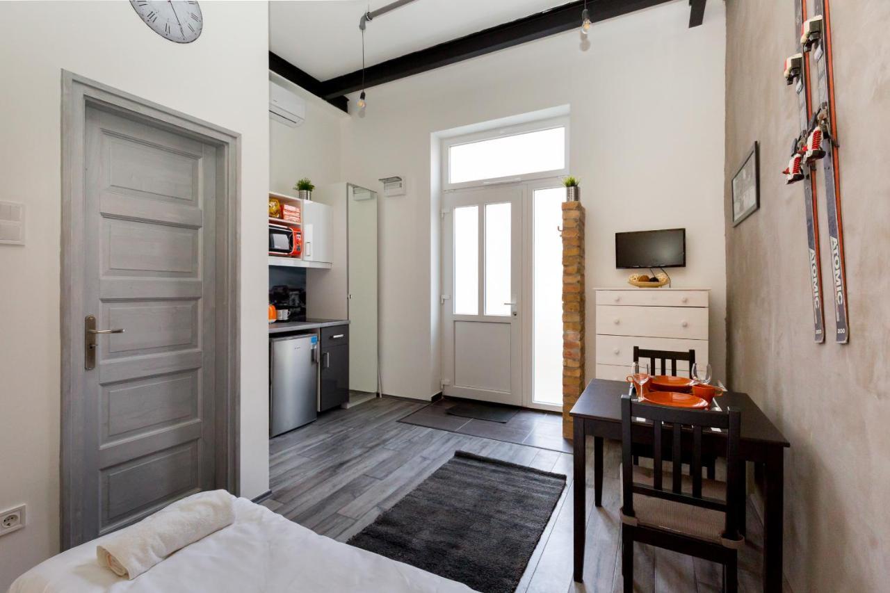 K10 A Kazinczy Apartment بودابست المظهر الخارجي الصورة